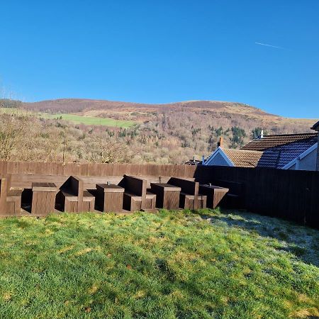 Flat 2, Modern Studio Apartment, Tynte Hotel, Mountain Ash Quakers Yard Экстерьер фото