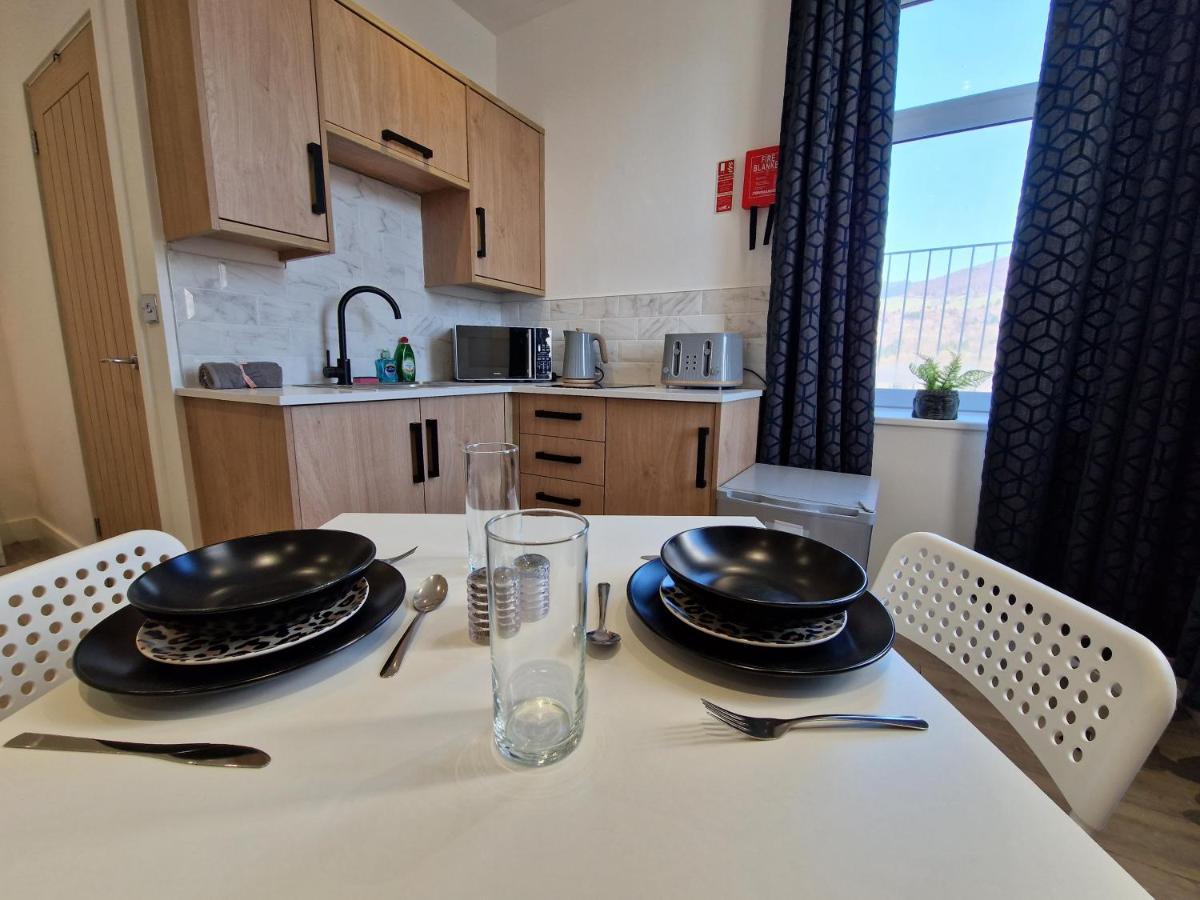 Flat 2, Modern Studio Apartment, Tynte Hotel, Mountain Ash Quakers Yard Экстерьер фото