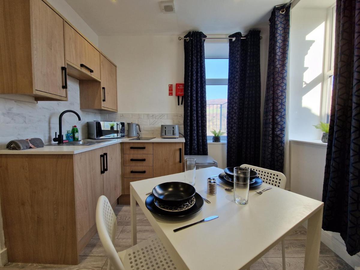 Flat 2, Modern Studio Apartment, Tynte Hotel, Mountain Ash Quakers Yard Экстерьер фото