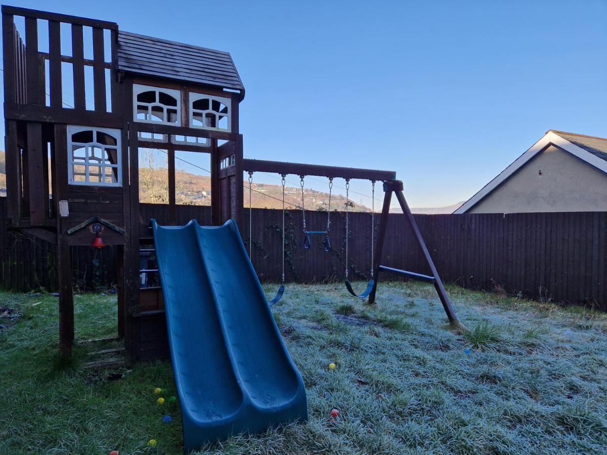 Flat 2, Modern Studio Apartment, Tynte Hotel, Mountain Ash Quakers Yard Экстерьер фото